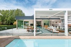 Pool party